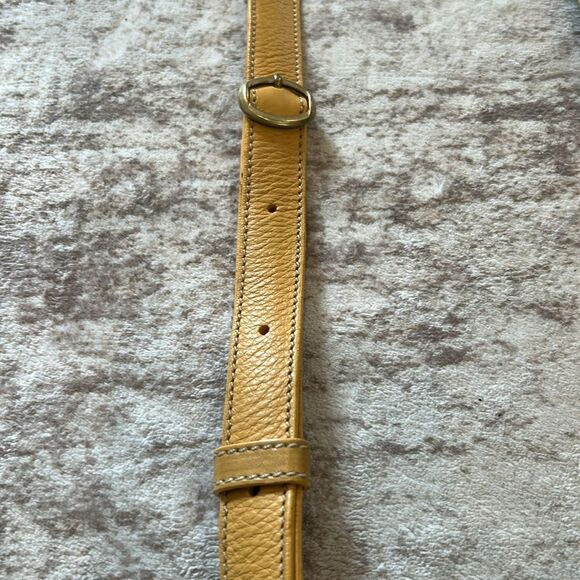 Aigner Elegant Yellow Leather Shoulder Bag - Picture 9 of 14